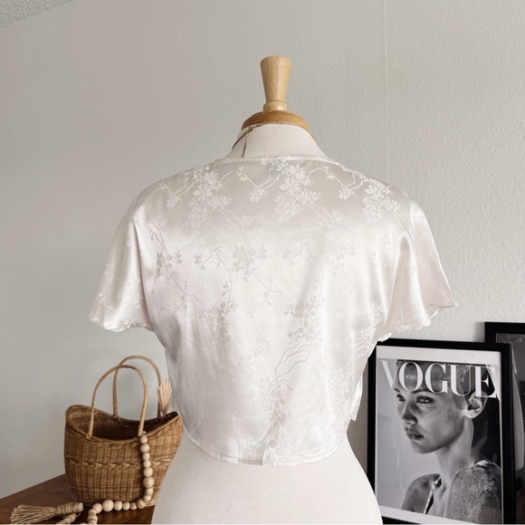 SILKY OFF-WHITE FRONT TIE SHORT SLEEVE BLOUSE #0362 - Picture 6 of 6